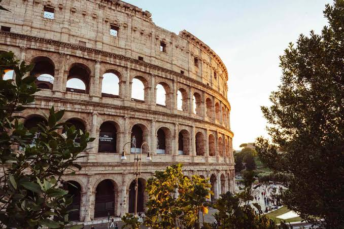 How Rome's Businesses Get Their Japanese Signage and Menus Right